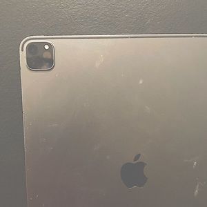 I’m selling a silver iPad Pro (12.9inch) (4th generation) with otter box case.